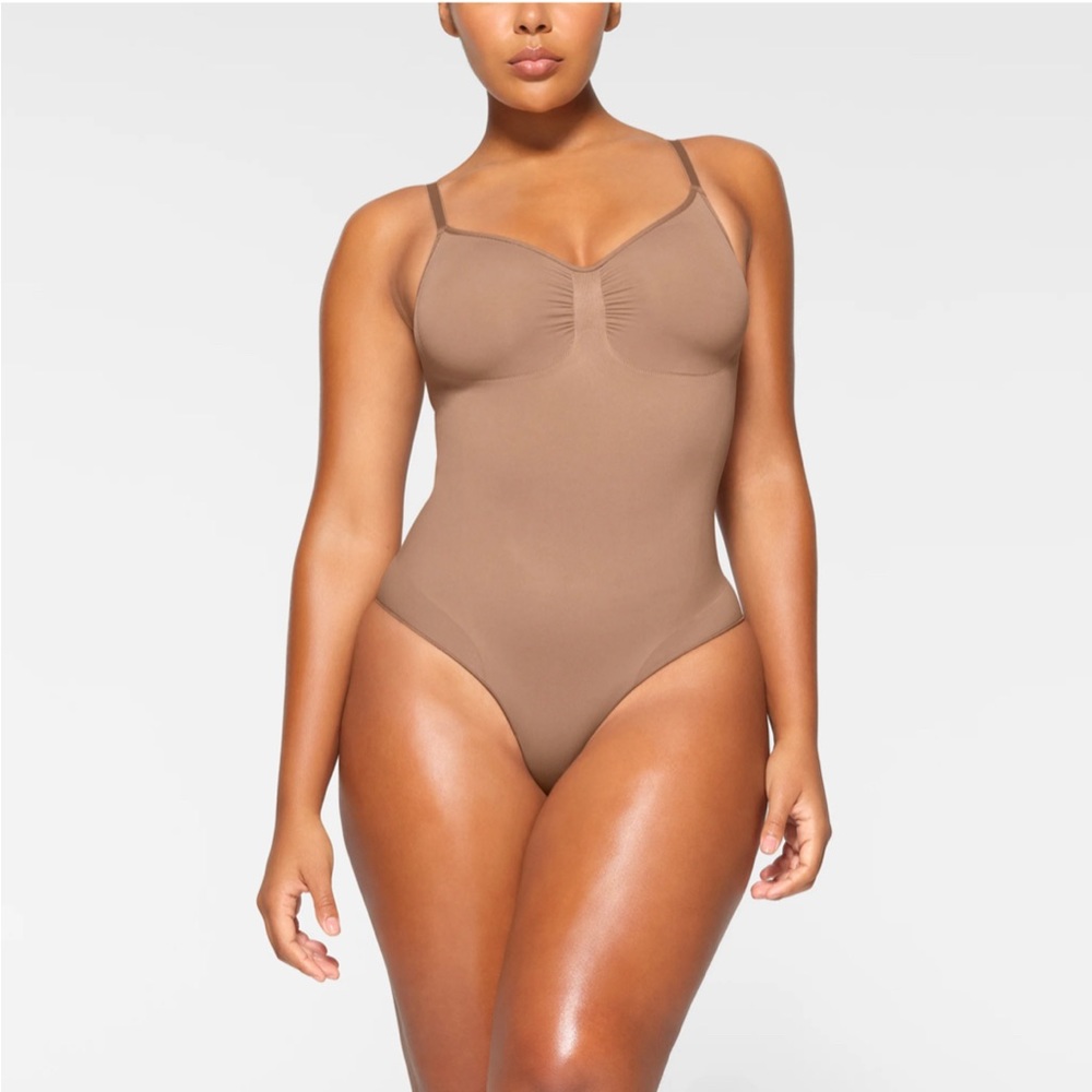 NWT SEAMLESS SCULPTING BODYSUIT BREIF WITH SNAPS